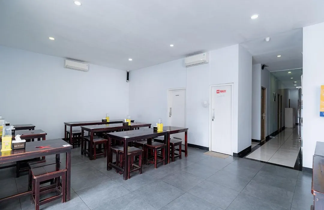 RedDoorz near Puri Indah Lippo Mall 2-1