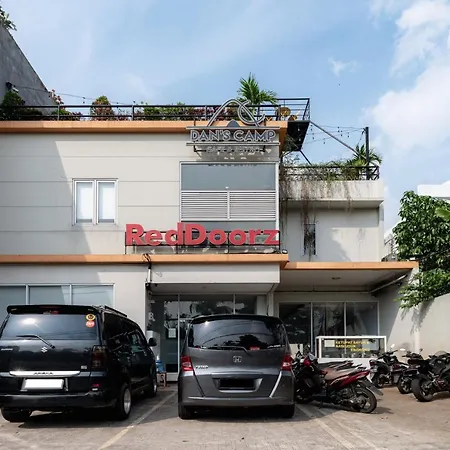 RedDoorz near Puri Indah Lippo Mall 2-3